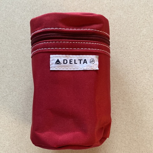 Delta | Bags | Vtg Delta Air Lines Red Round Amenity Kit | Poshmark